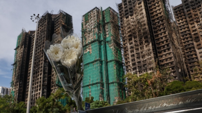 Arrin në 128 numri i viktimave nga zjarri në Hong Kong