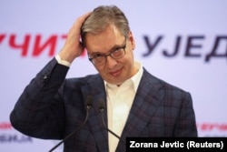 Bivši predsednik Srbije Aleksandar Vučić priznaje poraz na parlamentarnim izborima.