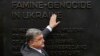 Порошенко у США біля меморіалу жертвам Голодомору в Україні 1932–1933 років. Вашингтон, 19 червня 2016 року