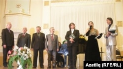 Очрашуны оештыручылар җырчыларны котлый