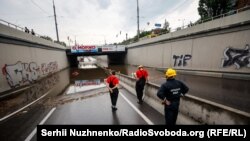 У Києві поблизу станції метро «Деміївська» відбулося просідання ґрунту (фото ілюстративне)