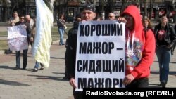 Одесити протестують проти мажорів під вікнами губернатора, котрий два місяці тому оголосив війну мажорам