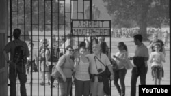 Sergei Loznitsanın "Austerlitz" filmindən bir səhnə (2016)