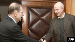 Александр Козулин (справа) на встрече с Хавьером Соланой, верховным представителем по внешней политике Европейского союза. Минск, февраль 2009