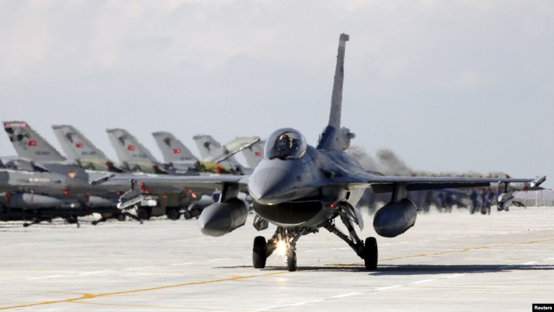 Самолет F-16