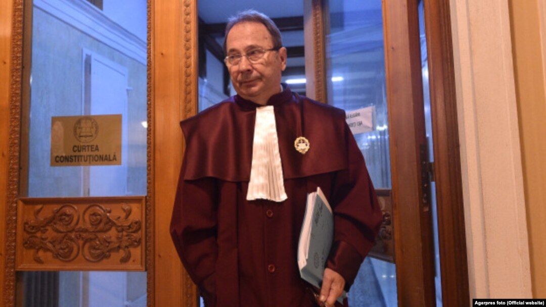 Valer Dorneanu est președintele CCR și unul dintre votanții deciziei care rejudecă procese de corupție nedefinitive, contestată de 4 din 9 judecători CCR