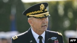 Рэнди Ҷорҷ, фармондеҳи Ситоди нерӯҳои заминии артиши Амрико аз сӯи вазири ҷанги он кишвар аз мақомаш барканор шуд.