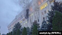 Пожар в здании Жогорку Кенеша. 6 октября 2020 года. 
