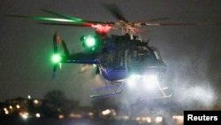 Один из вертолетов, перевозивших президента Венесуэлы Николаса Мадуро и его жену Силию Флорес после их захвата ночью в Венесуэле, прибывает на вертолетную площадку Вестсайд в Нью-Йорке, США, 3 января 2026 года