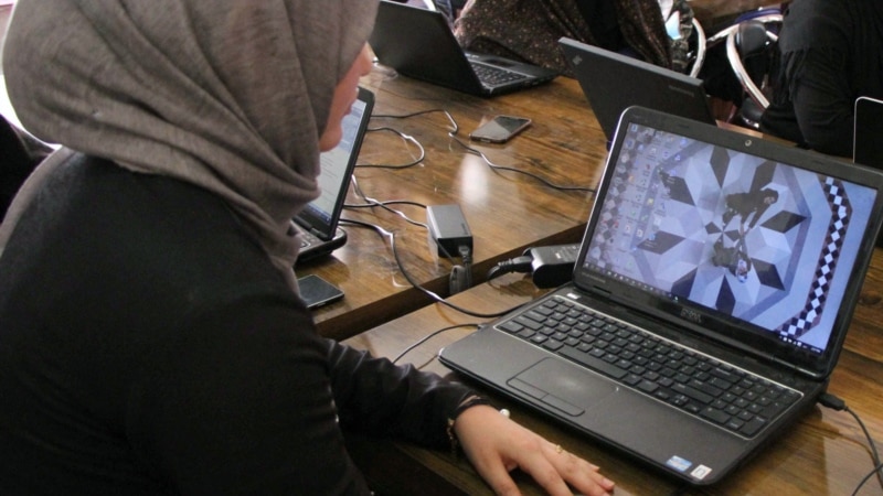 ایجاد پوهنتون‌های آنلاین برای دختران محروم شده از تحصیل در افغانستان چقدر موثر است؟
