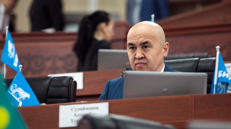 Депутат Сулайманов предложил коллегам отозвать законопроект о закрытии «обменок»