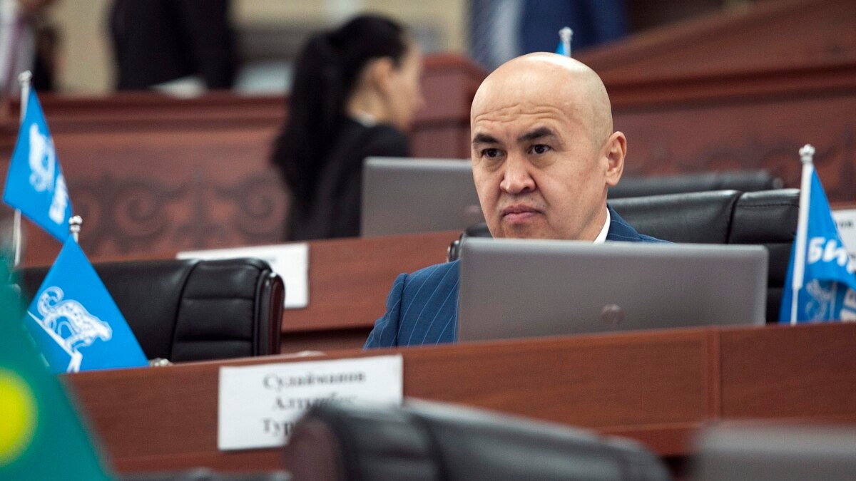 Сулайманов Саймаитинин өлүмүн иликтеген депутаттык комиссиядан чыкты