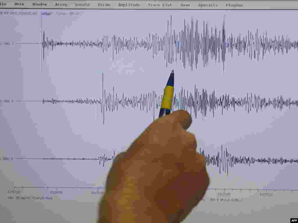 Njemačka - Mjerenje jačine zemljotresa - U Hanoveru seizmolozi mjere jačinu zemljotresa koji je pogodio ostrvo Samoa. 