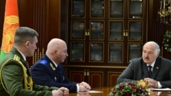 Канстанцін Бычак (зьлева) і Дзьмітры Гара ў Лукашэнкі пасьля прызначэньня. Менск, 23 сьнежня 2025 