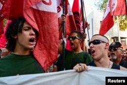 Protest anti-migrație la Madrid, în fața ambasadei Marocului, duminică, 2 august.