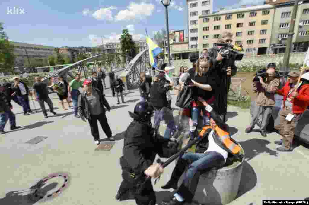 BiH: Marija Arnautović na zadatku tokom protesta u februaru 2014.