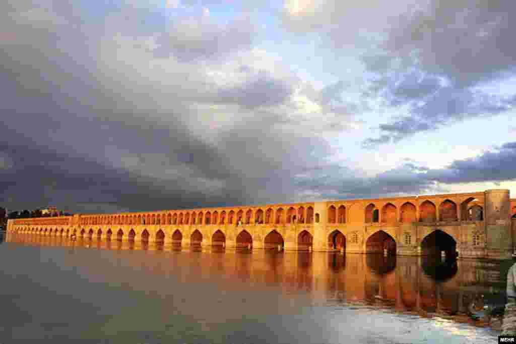 Sunset illuminates the Si-o-Se Pol ("33 arches") bridge in Isfahan, Iran. Photo by MEHR