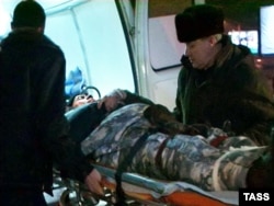 Эвакуация одного из выживших в катастрофе Ми-8, 14 января 2009 года