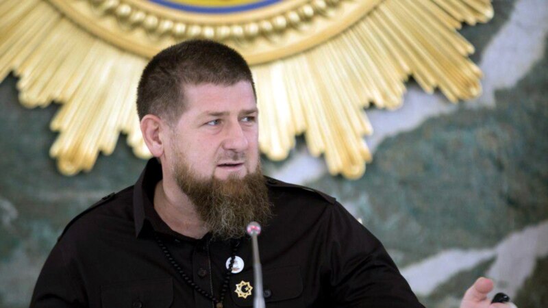 Çeçen lideri Kadyrow özüniň sagatdygyny aýdýar, ýöne COVID-19 üçin keselhanada galandygyny inkär etmeýär