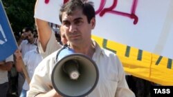 Khadzhimurad Kamalov during an antipolice protest in Makhachkala