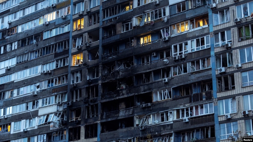 Dron hücumu çoxmərtəbəli binada yanğına səbəb olub