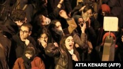 Iranians students chant slogans as they demonstrate following a tribute for the victims of Ukraine International Airlines Boeing 737 in front of the Amirkabir University in the capital Tehran, on January 11, 2020.