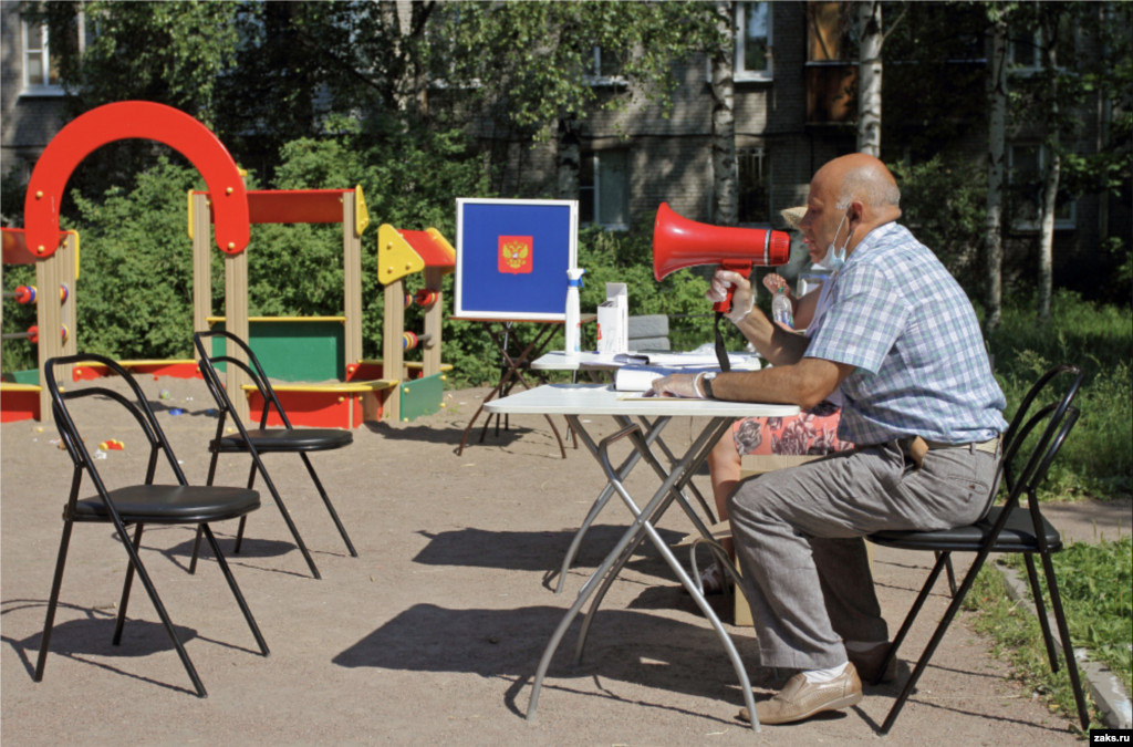 A children&#39;s playground served as a polling site in the city of Pushkin on June 25. Election officials used a megaphone to call residents to come and cast their ballots.