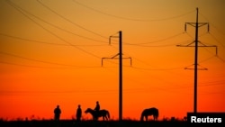 Из регионов Казахстана поступают сообщения о веерном отключении света. Поставщик подтверждает подачу электроэнергии по графику и объясняет эти действия дефицитом, который сложился «из-за резкого увеличения числа цифровых майнеров». Иллюстративное фото