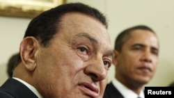 Hosni Mubarak and Barack Obama meet in Washington in August 2009