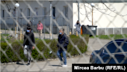 Imigranții cazați în Timișoara acuză autoritățile de abuzuri și deplâng condițiile deplorabile de cazare.