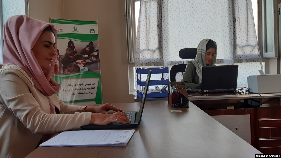 ارشيف، په دولتي ادارو کې افغان کارکوونکې مېرمنې
