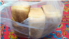 Буханки хлеба из государственного магазина в Ашхабаде.