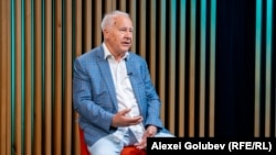 Dumitru Diacov, fondatorul și fostul președinte al Partidului Democrat, în studioul Europei Libere
