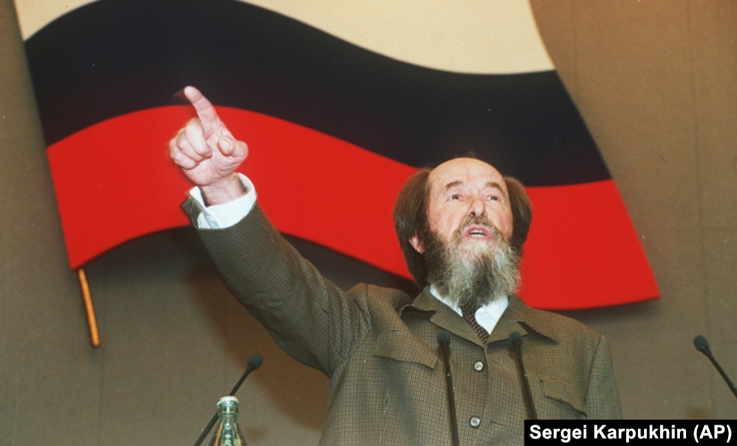 Aleksandr Solzhenitsyn Returns from Exile