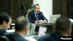 Armenia - Prime Minister Nikol Pashinian speaks at a cabinet meeting in Yerevan, 18 June, 2018.