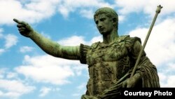 Августу, який жив з 63-го по 14 рік н.е., приписують мир і стабільність в Римській імперії після вбивства двоюрідного дядька Юлія Цезаря.