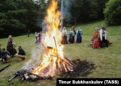 Празднование латвийского праздника "Лиго" на Международном фольклорном фестивале, 2004 год. Фото: ТАСС
