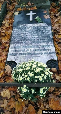 Надмагільле на старых варшаўскіх могілках Павонзкі