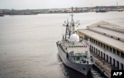 Российский разведывательный корабль "Виктор Леонов" в порту Гаваны