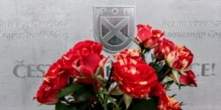 Цветы у памятника РОА в Праге