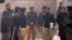 Tineri americani suspectați de legături cu teroriști, escortați de poliția pakistaneză