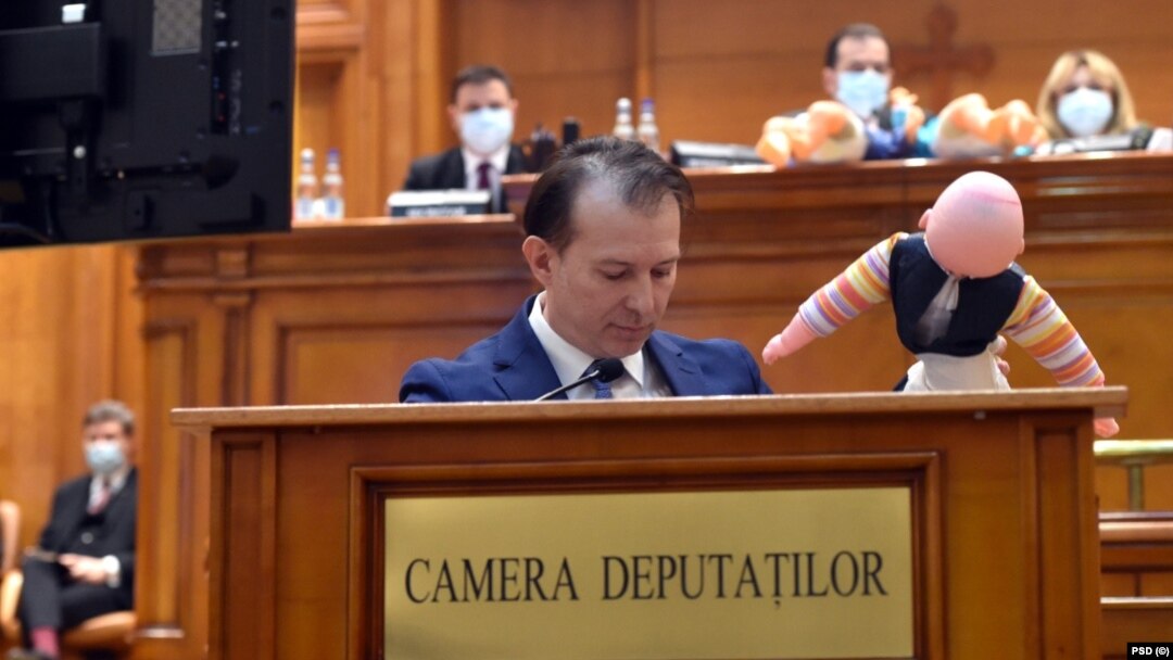 Subiectul majorării subvenției partidelor politice ar putea să fie decis prin vot în Parlament. Partidele se tem însă să-și taie propriile fonduri. Imagine generică cu premierul Cîțu în Parlament. 2021. 