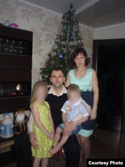 Александр Бутьянов с женой Анжелой Безруковой и детьми, Новый год 2012