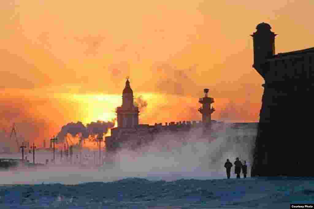 Photo: Alexander Belenky, "The St. Petersburg Times" - The frozen Neva River and a bastion of the Peter and Paul Fortress