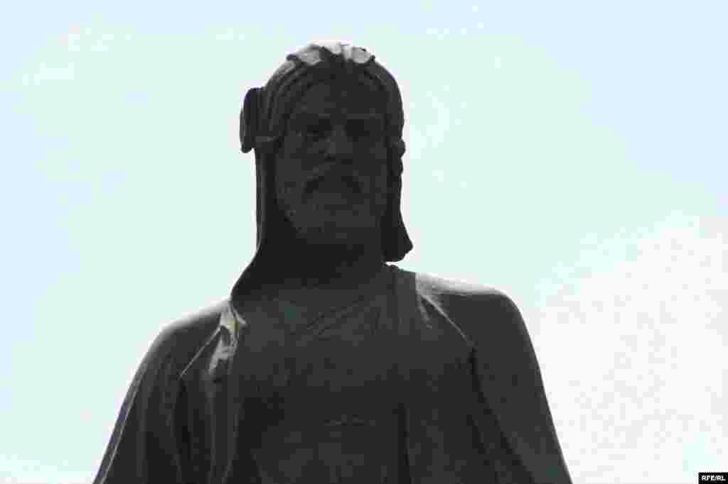 Bakı heykəllərinin ürəyindən nə keçir? #10