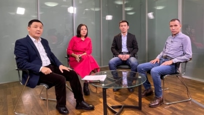 Порно: Әйел төрт аяққа қонды