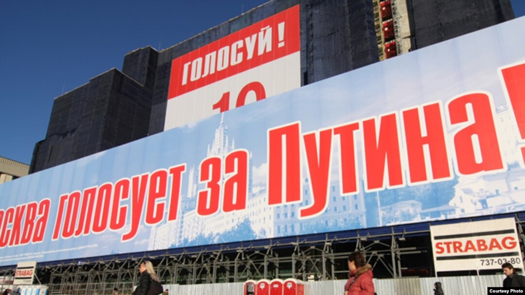 Политологи уверены: привычная замена актуальной повестки дня на вопрос "за Путина или против Путина?" (на фото - Тверская улица Москвы в ноябре 2007 года) во время нынешней предвыборной кампании едва ли сможет сработать