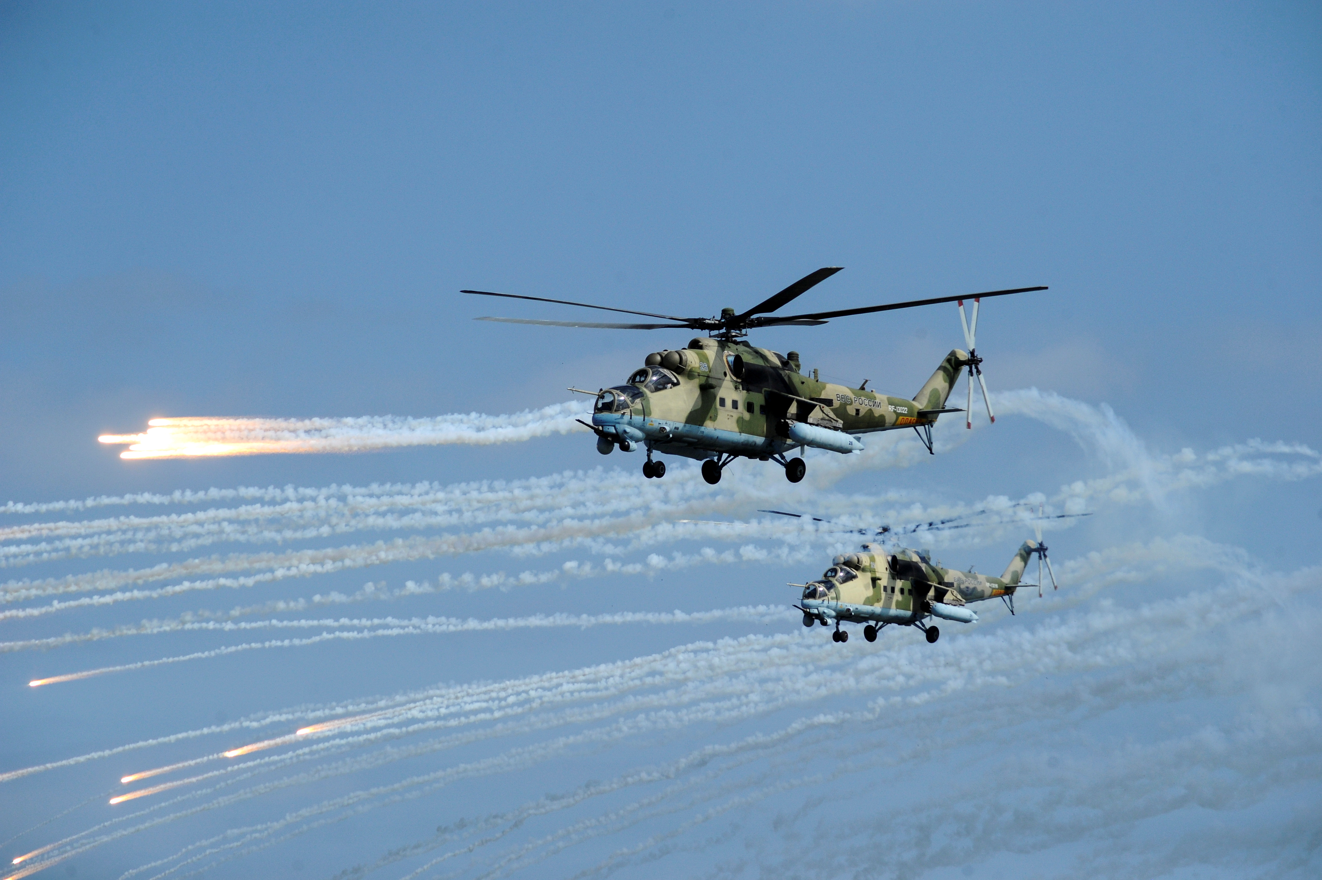 Рб 35. Вертолет учения. Ми-35 вертолет. Ми 24 ВВС Беларуси. Апач вертолет учения.