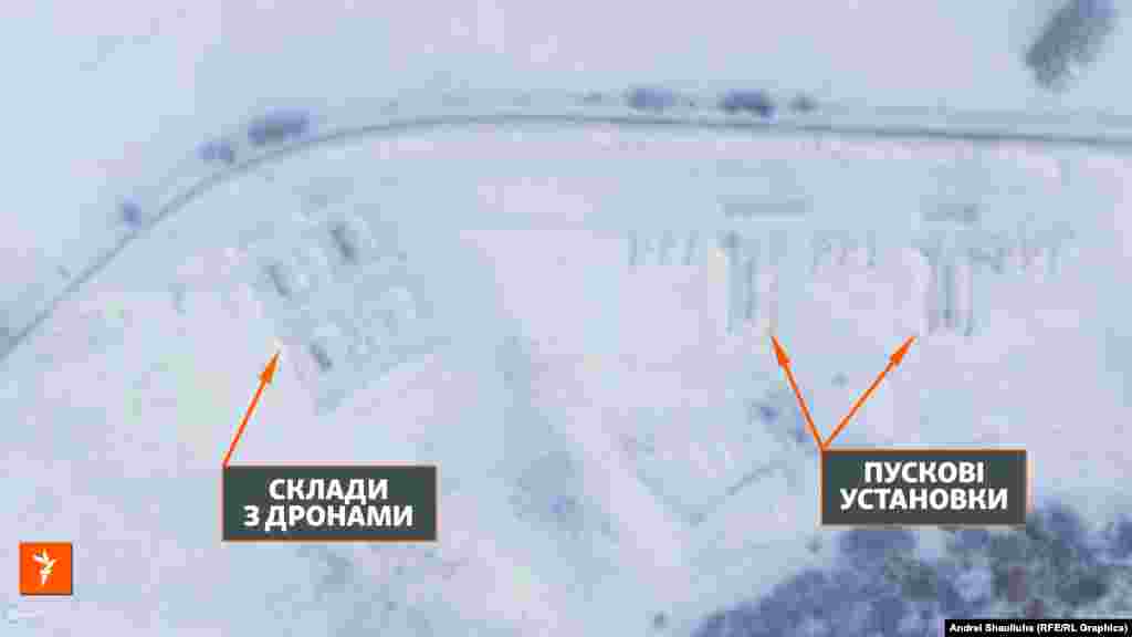 Супутникові знімки російського комплексу для запуску безпілотників поблизу села Асовиця, за 163 кілометри від білоруського кордону. На початку літа 2025 року цього об'єкта ще не існувало. Знімки Planet Labs, зроблені 13 вересня 2020 року та 11 січня 2026 року