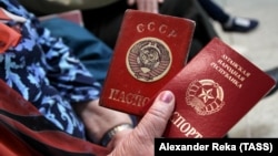 В очереди на подачу документов на российский паспорт. Луганск, май 2019 года